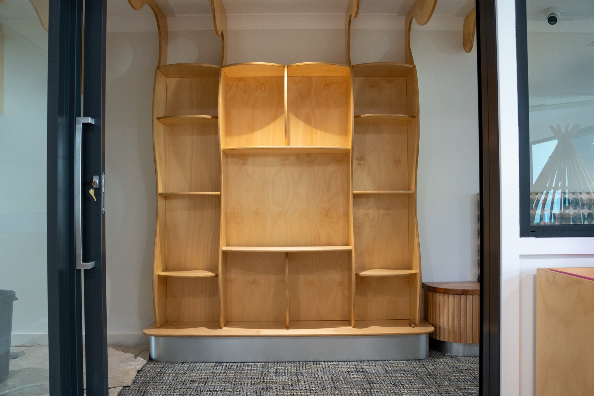 Built-in timber bookshelf nook