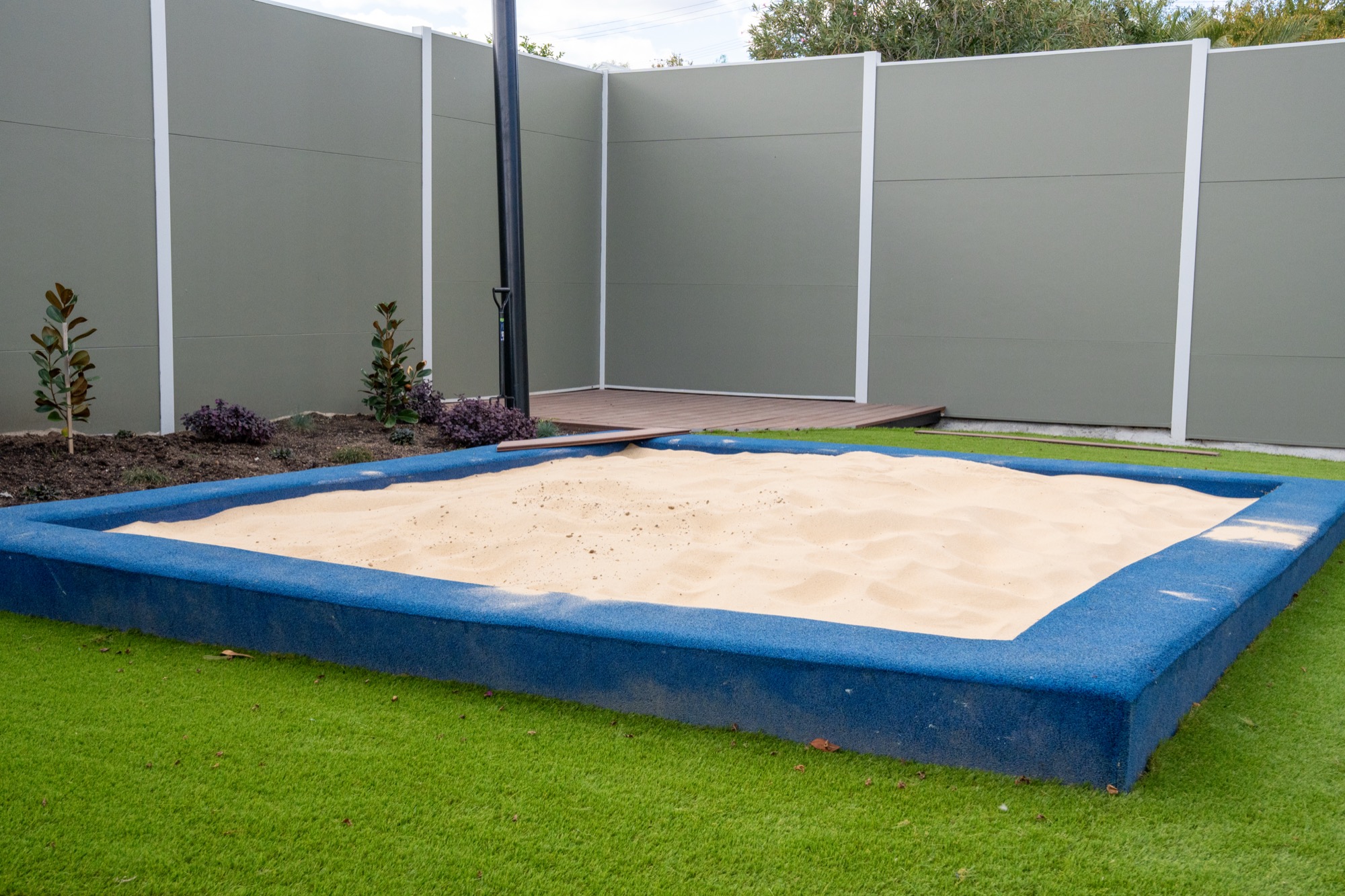 Outdoor secondary sandpit